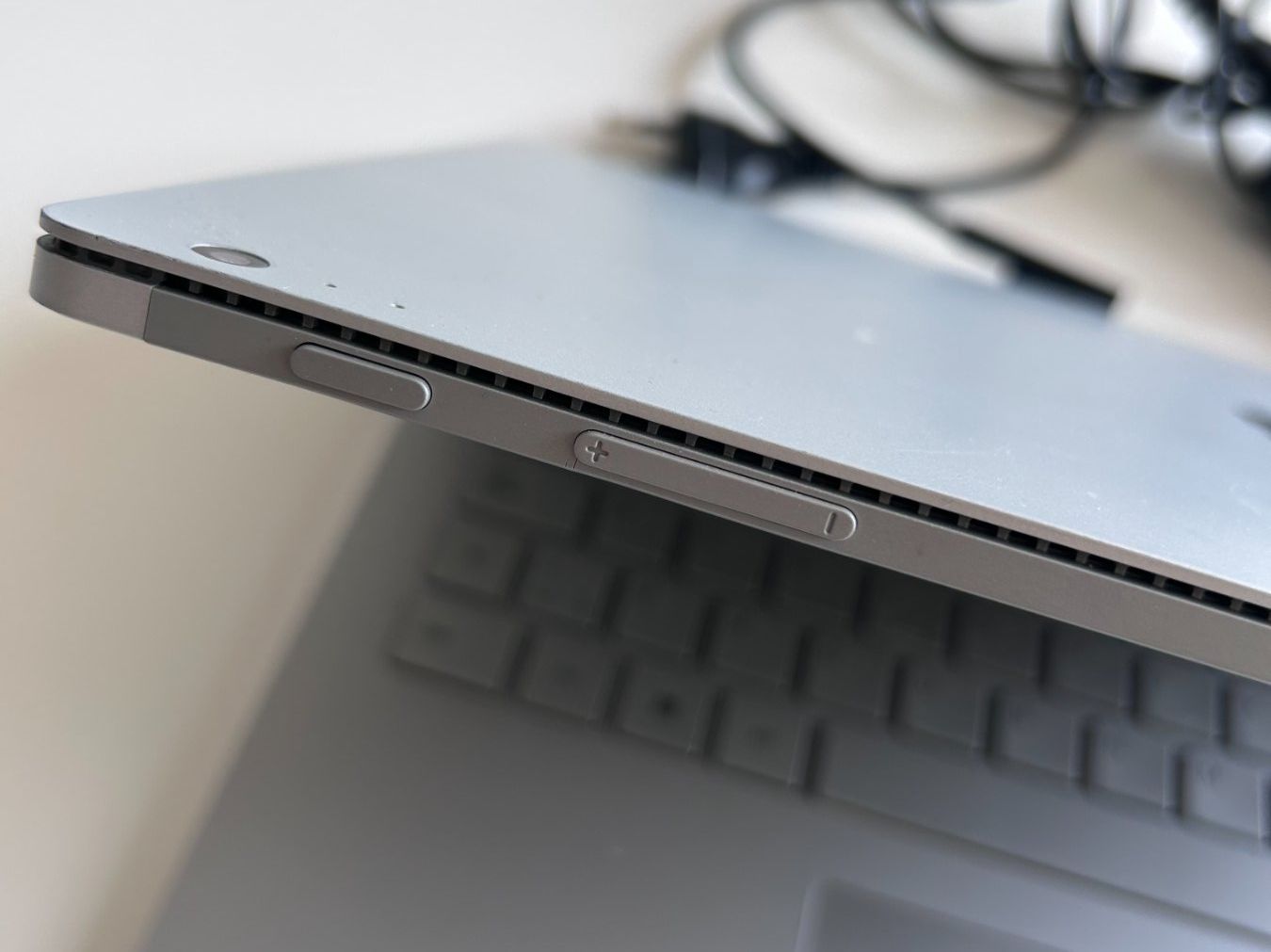 Microsoft Notebook: Microsoft Surface Book 2 13.5 Zoll und Pen – Usato da St. Gallen venduto da look-twice 5