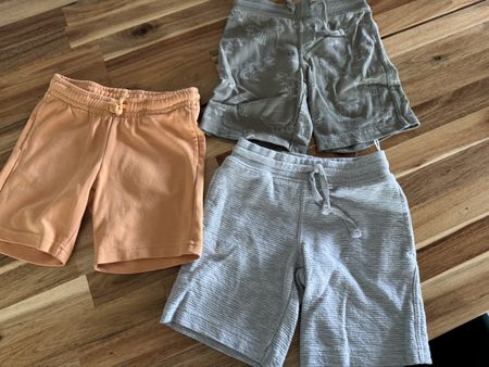Lot de 3 shorts d'été garçon C&A et Jack&Jones, tailles 116/