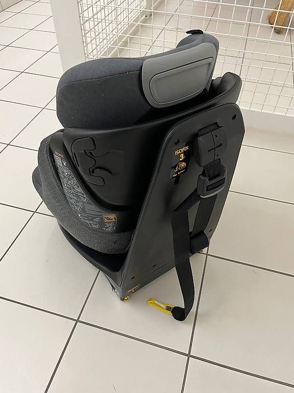 Seggiolini per auto: Bébé Confort Siège Auto pivotant AxissFix Isofix, noir – Usato da Cointrin venduto da Hellmo 1