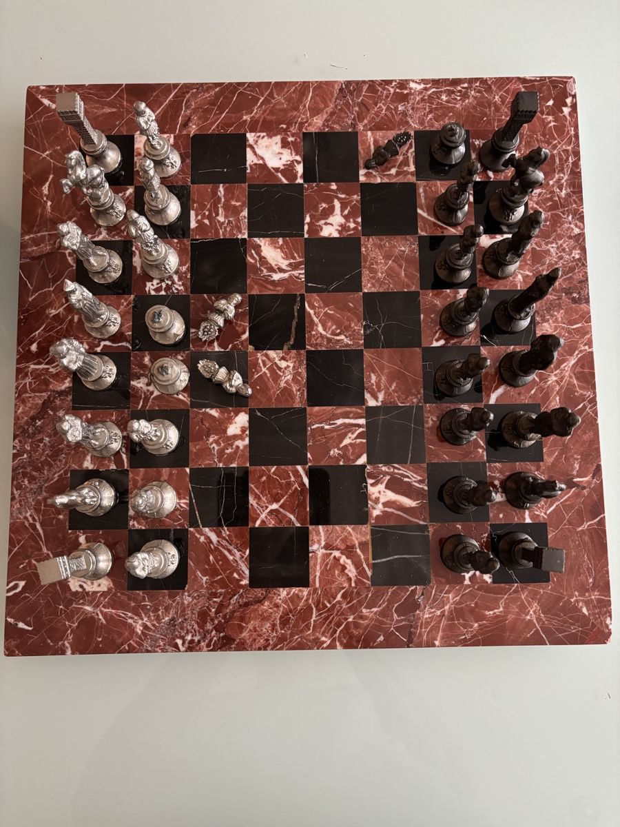 Spiele: Schachbrett Rot/Schwarz Marmor Defekt – Defekt aus Flums von Limatools