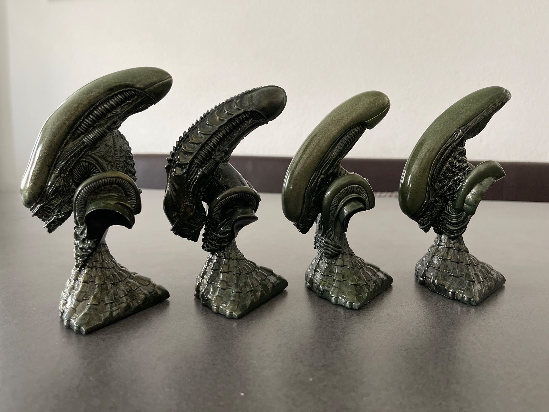 Figuren: Sideshow Alien mini Bust Set – Neu (gemäss Beschreibung) aus Bönigen von