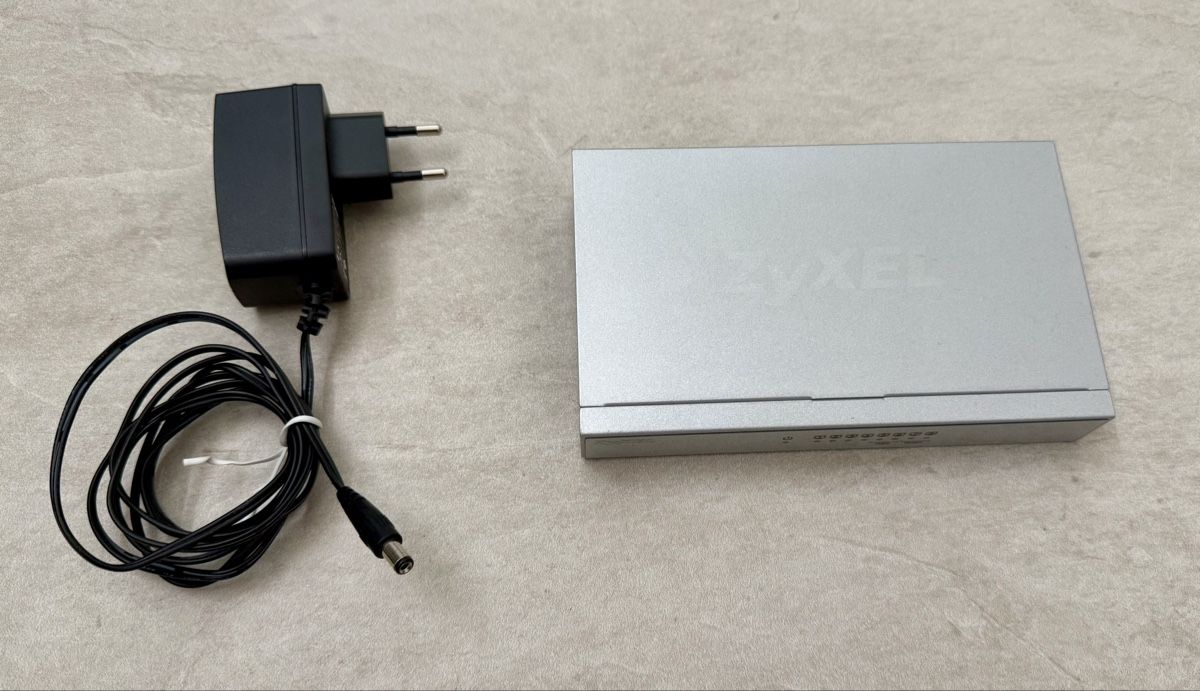 Zyxel Hub & Switch: Zyxel Switch GS-108B V2 – Usato da Inwil venduto da TheSwissEagle 1