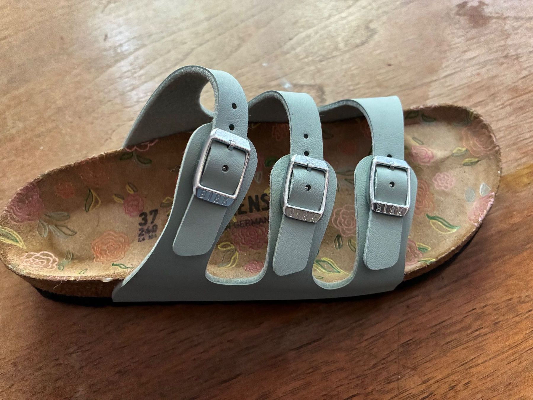 Birkenstock Scarpe da donna: Neuwertige Birkenstock Florida  37 schmal hellblau – Nuovo (secondo la descrizione) da Koppigen venduto da Luarna 1