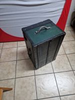 alter Reisekoffer grün Holz Metall guter Zustand 60cm