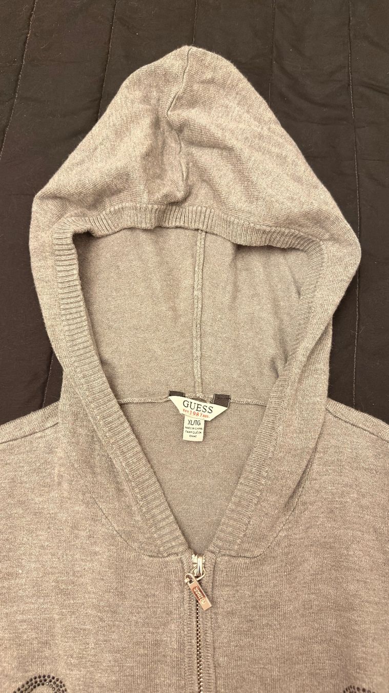 Guess Vestes: • GUESS Sweatjacke • – D'occasion à Basel par mendoza13 1