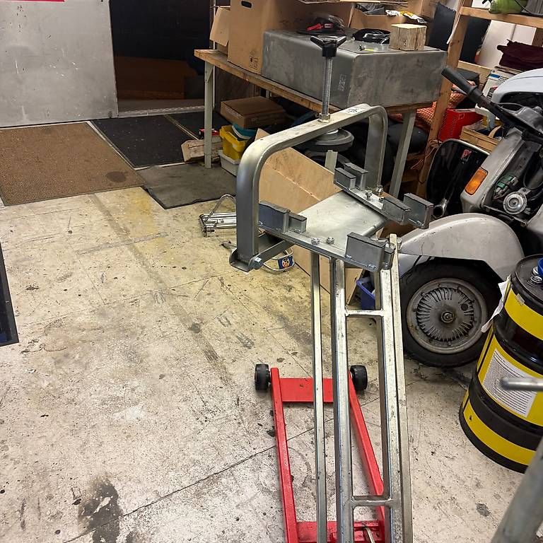 Alle Werkzeuge:  VESPA ROLLERHEBER  – Neu und originalverpackt aus Oberengstringen von Vasco551