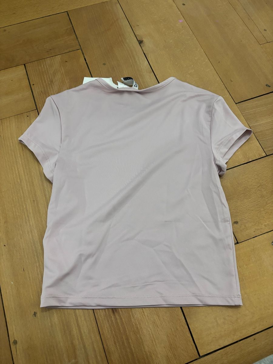 H&M Camicette, T-shirt & Top: Brand new basic t shirt with tag still on – Usato da Urdorf venduto da rob_c5wf 1