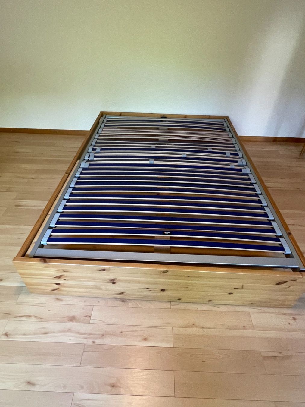 Lattenroste: Bettgestell und Lattenrost 140cm – Gebraucht aus Niederweningen von mirabet