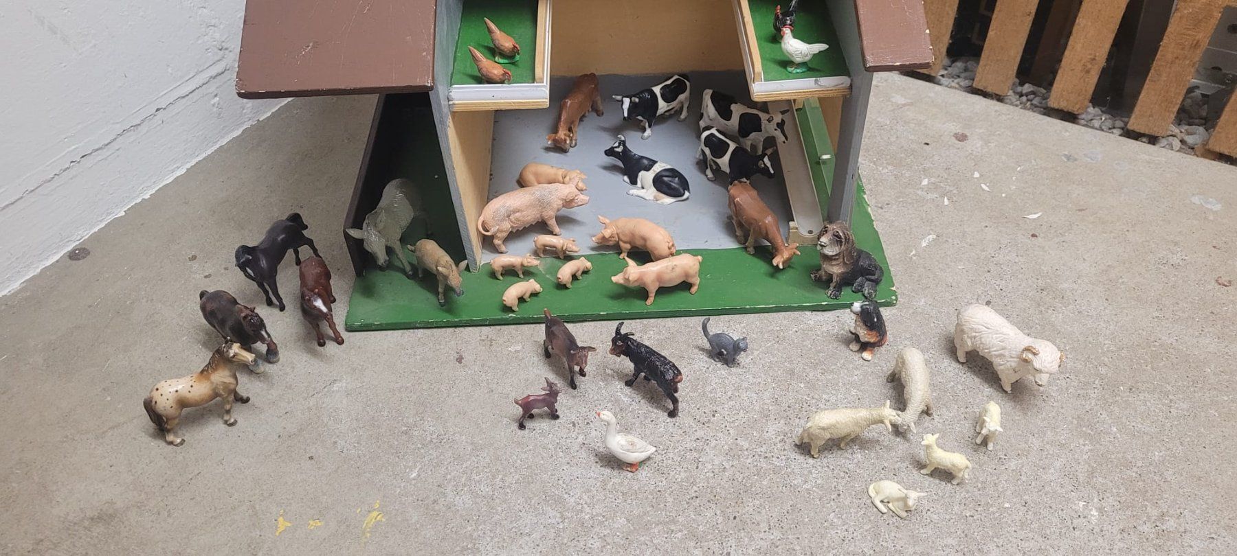 Spielzeuge: TIERLI-STALL – Gebraucht aus Zürich von yoli01 1