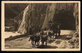 AK Urnerloch /Gotthard, Das Urnerloch mit Kutsche