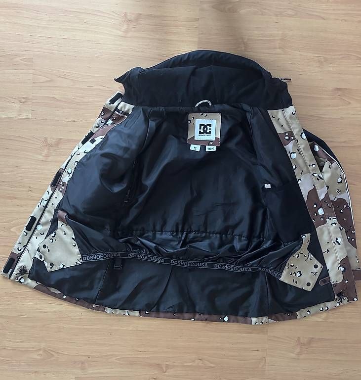 Giacche & Cappotti: Veste de ski DC avec capuche, taille M ou 10 – Usato da PENTHALAZ venduto da Sbe3 1