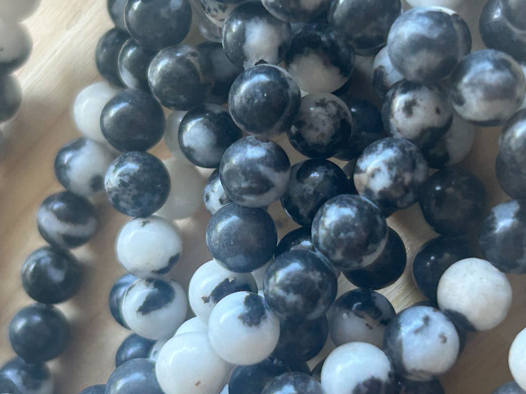 Minerali & Pietre curative: Strang echte black and white beads 6 mm – Nuovo e nell'imballaggio originale da Niederrohrdorf venduto da Ytobi 2