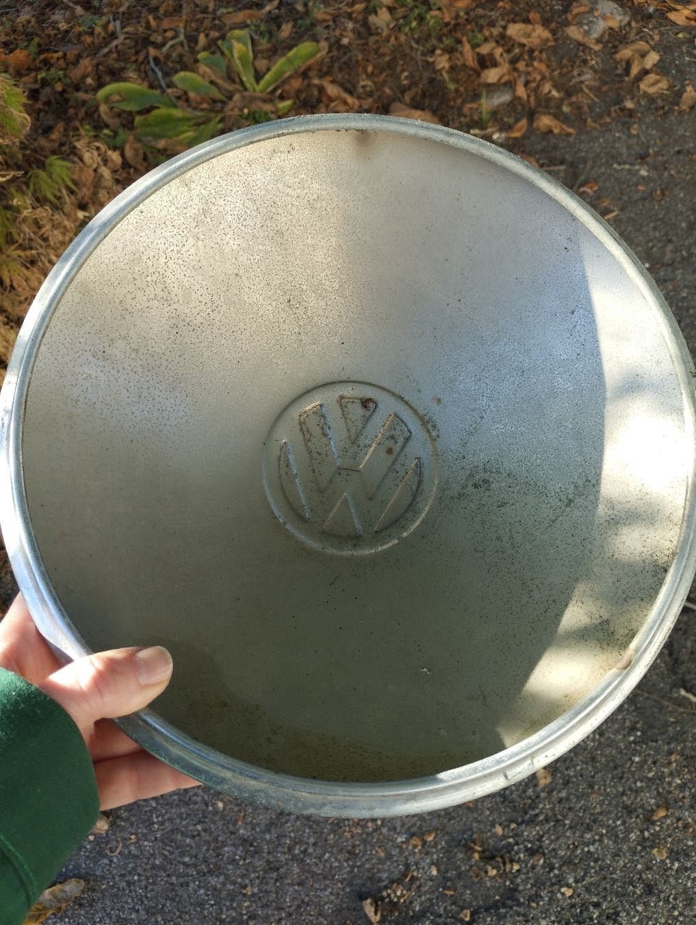 VW Tutti pezzi di ricambio auto: Radkappe VW Oldtimer silber Durchmesser 24 cm gebraucht – Usato da Ostermundigen venduto da Dinge1 7