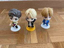 3 figurines des bts de mac do avec leur carte d’origine