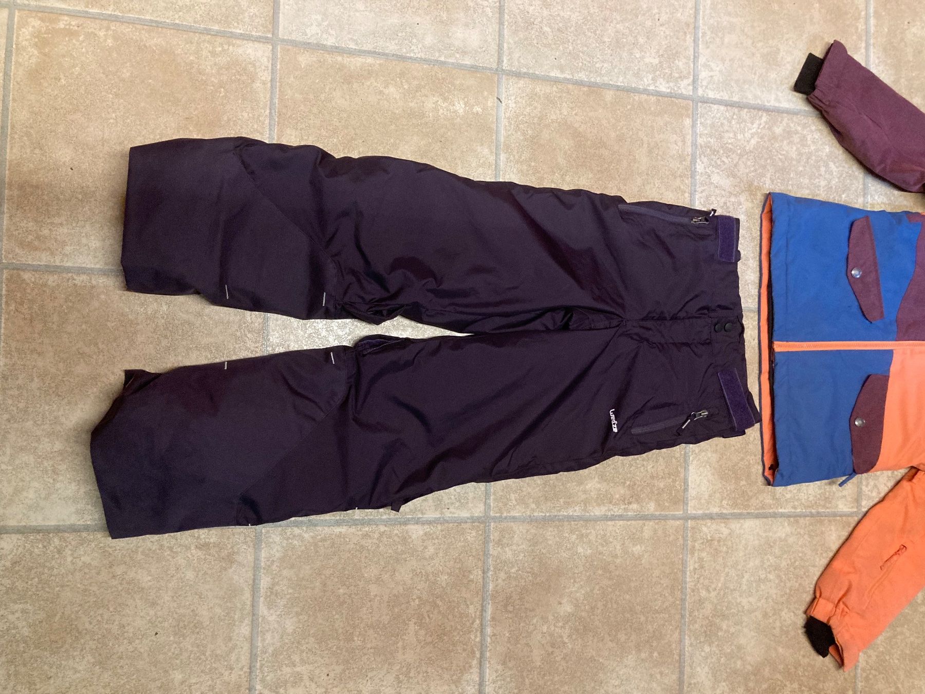 Completi: Ensemble ski veste + pantalon pour enfant – Usato da Saxon venduto da Burty01 1