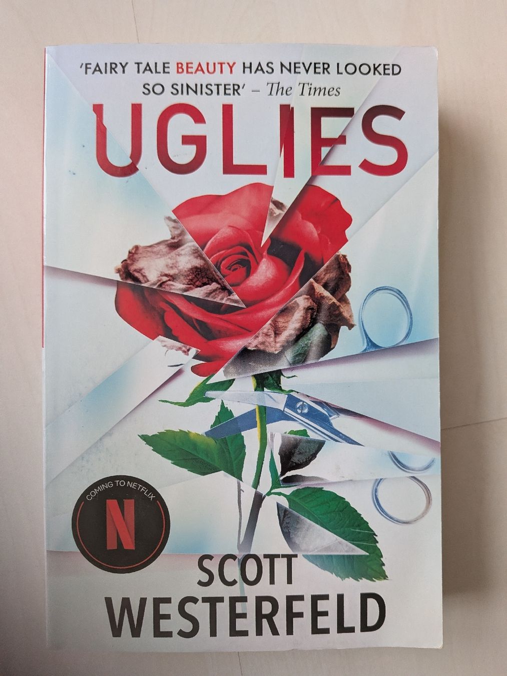 Libri: Uglies, Scott Westerfield – Nuovo (secondo la descrizione) da Wettingen venduto da mia_yp5d