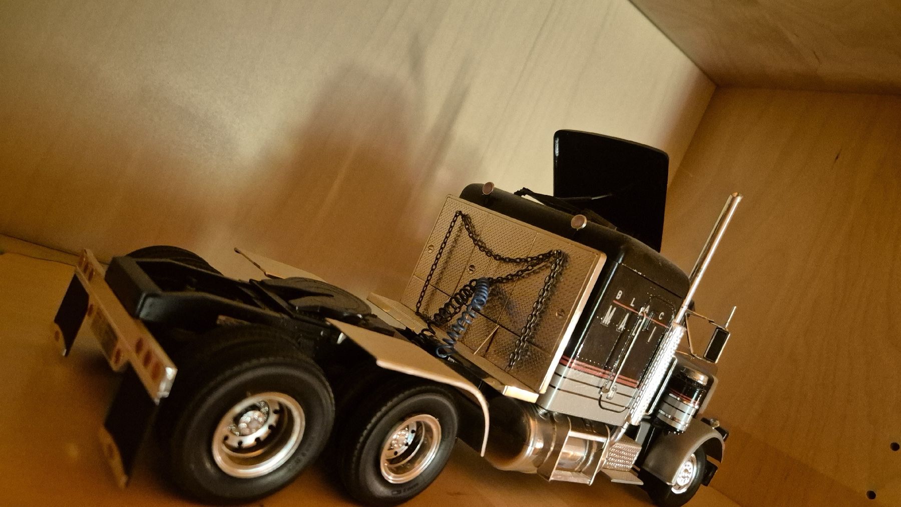 Modellini d'auto: Model Truck Peterbilt Black Silver Detailed Mint  – Difettoso da La-Chaux-de-Fonds venduto da vla_56t5 1