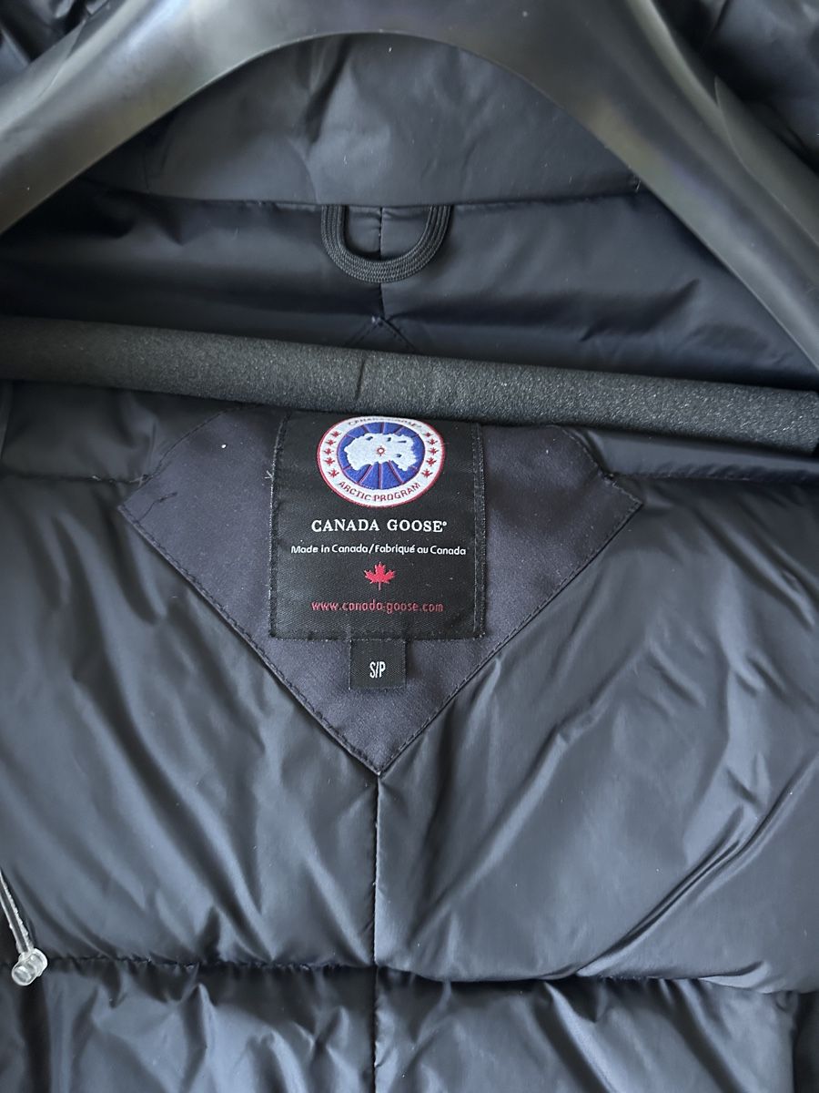Canada Goose Cappotti: Canada Goose Herren Winterparka – Usato da Zürich venduto da Zoheir07 2