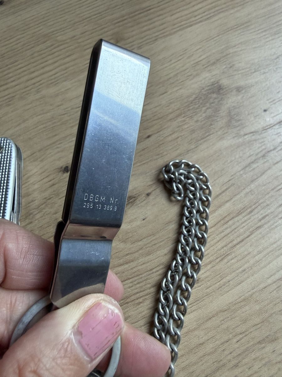 Victorinox Coltelli tascabile: Victorinox Sackmesser 1983 mit Gürtelhalter – Usato da Buch am Irchel venduto da Sweetharth 5