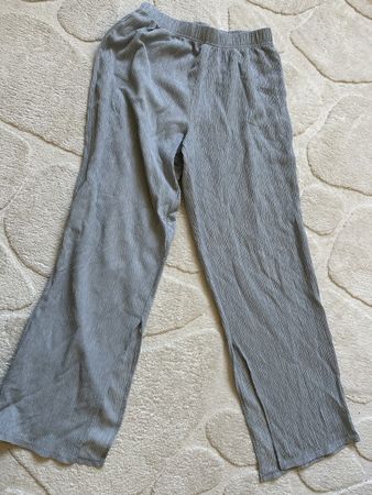 hellblaue Stoffhose von Mango