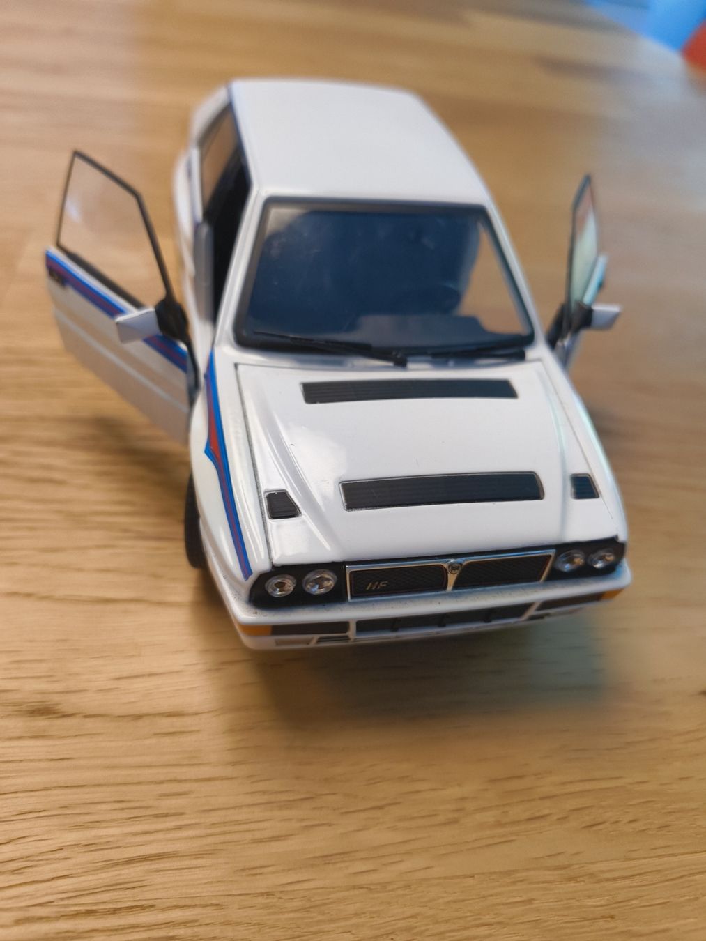 Bburago Modellini d'auto: Bburago Lancia Delta S4 Martini 1:24 – Usato da Cugnasco venduto da Rrumpf 1