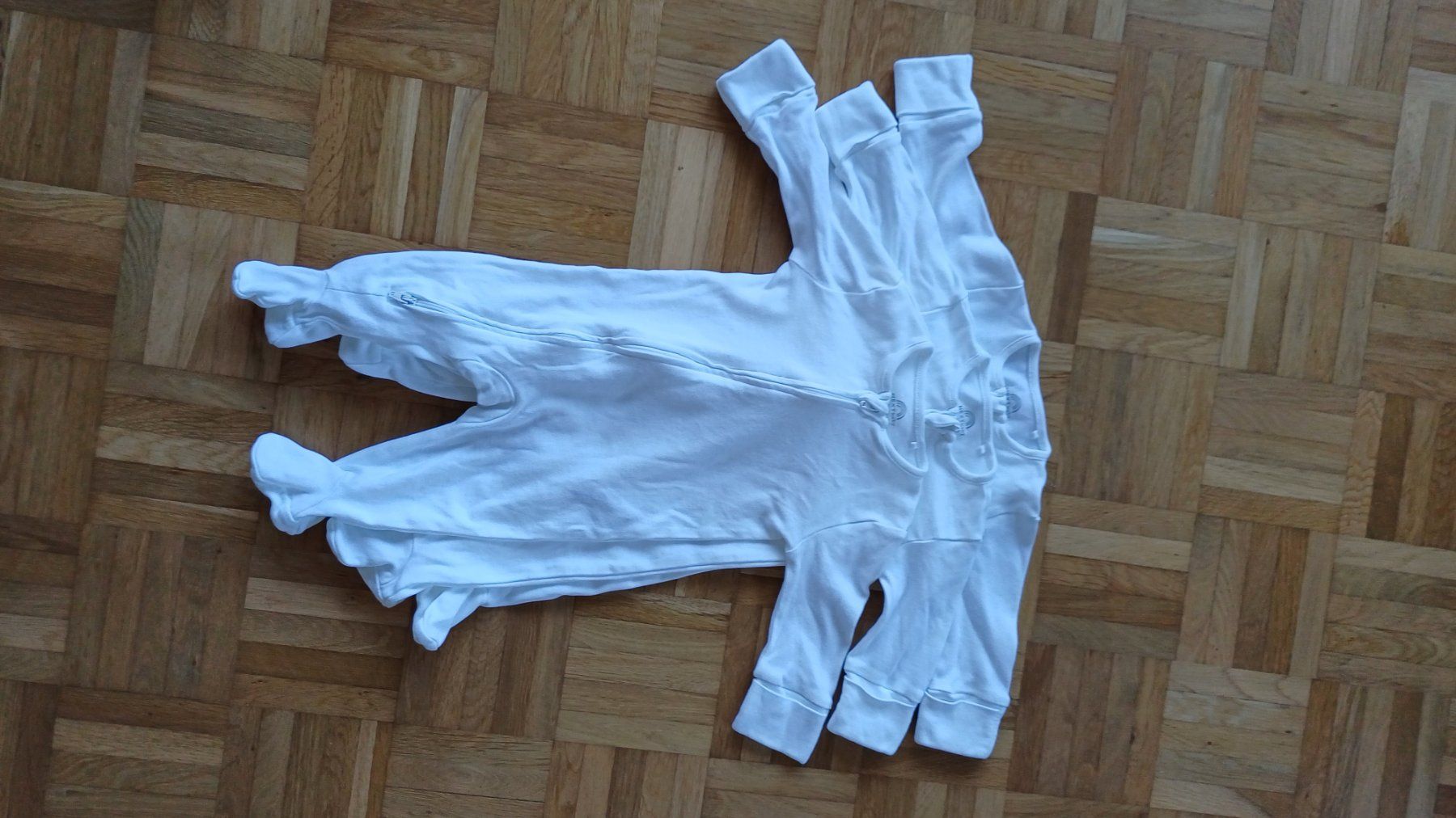 Next Pyjamas & Ähnliches: Baby Strampler Set weiss Grösse 56+62 – Gebraucht aus Amriswil von cas_2tsc 1