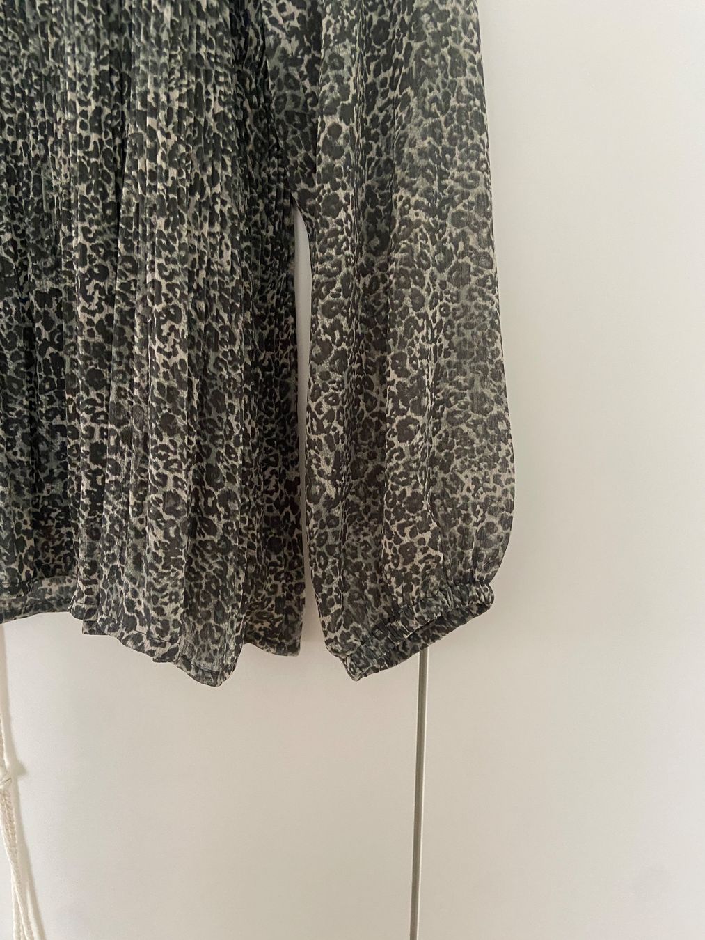 Blusen: Bluse in Leopardenmuster, Grösse M – Gebraucht aus Kloten von zizibru 2