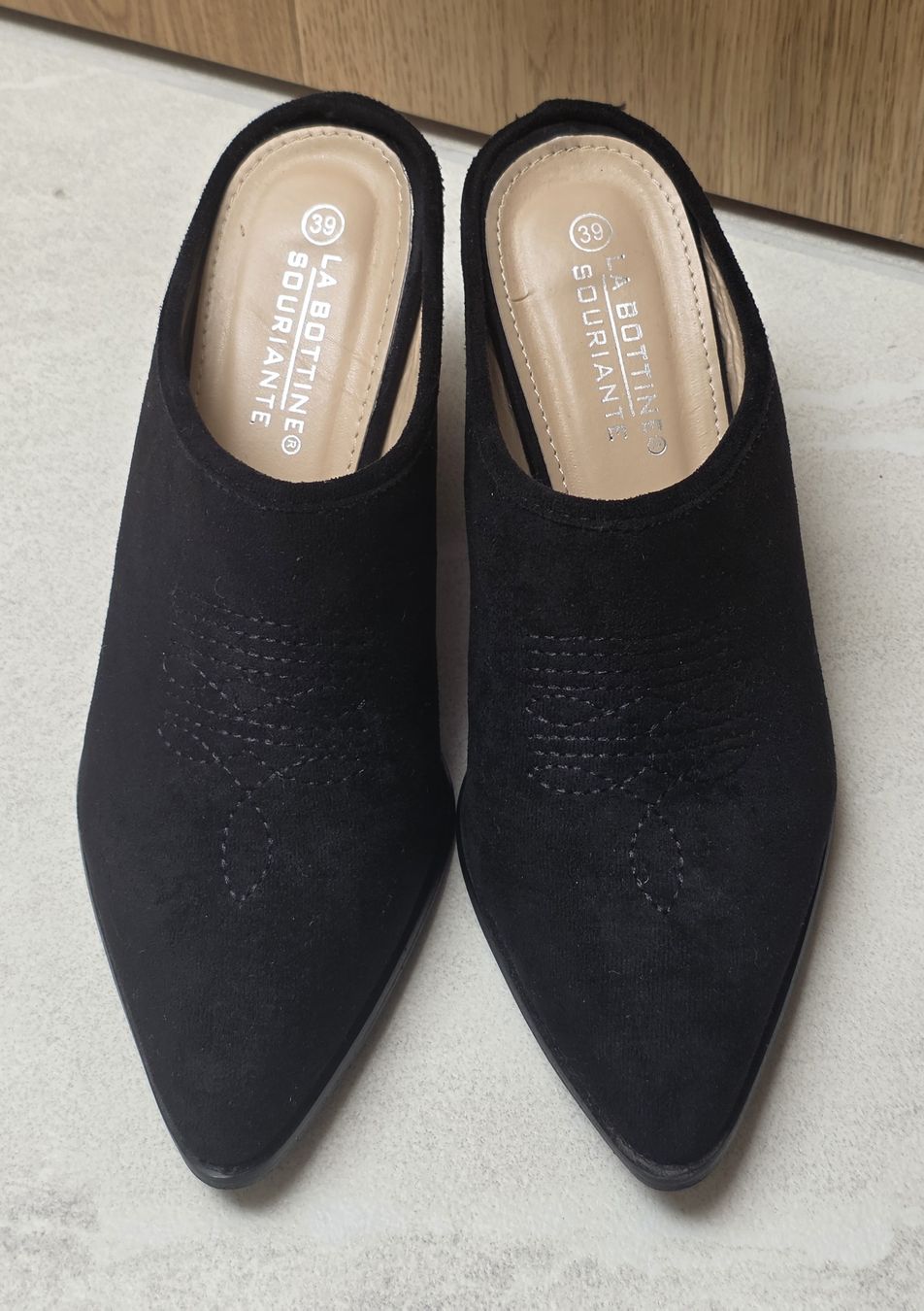 Scarpe da donna:  Mules Grösse 39 schwarz neuwertig – Nuovo (secondo la descrizione) da Rheinsulz venduto da Gilea 1