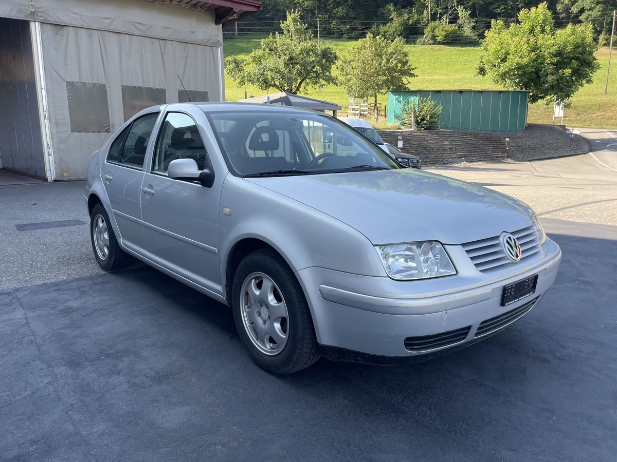 VW Autos: VW Bora 2.3 Automat – D'occasion à Spiez par bertula 1