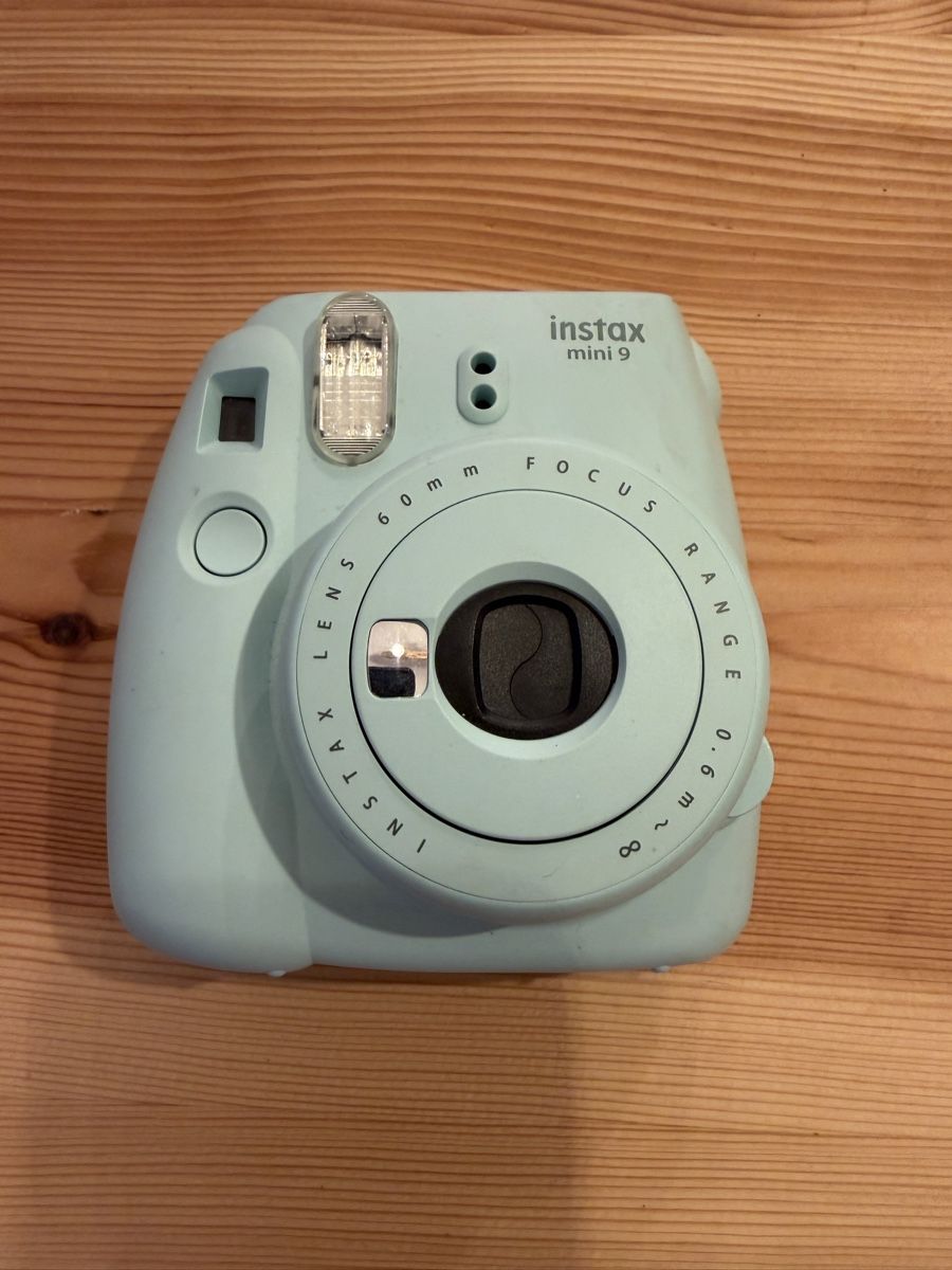 Fujifilm Fotocamera: Fujifilm Instax Mini 9 - Sofortbildkamera! – Usato da Regensdorf venduto da sil_bj7d