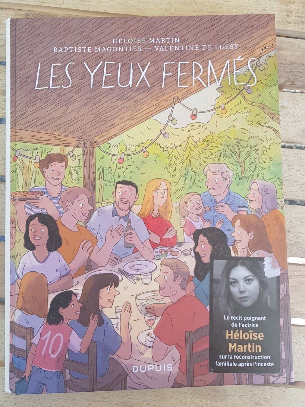 Comics: Les yeux fermés - Héloïse Martin sa reconstruction inceste – Gebraucht aus Fully von Minouchka