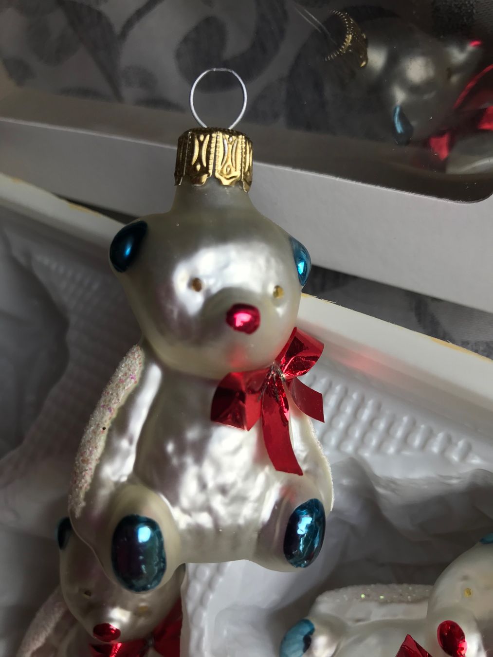 Tutte le decorazioni: 6 elfenbeinfarbene Bärchen Bär Christbaumschmuck – Nuovo e nell'imballaggio originale da Alpnach Dorf venduto da marvo 3
