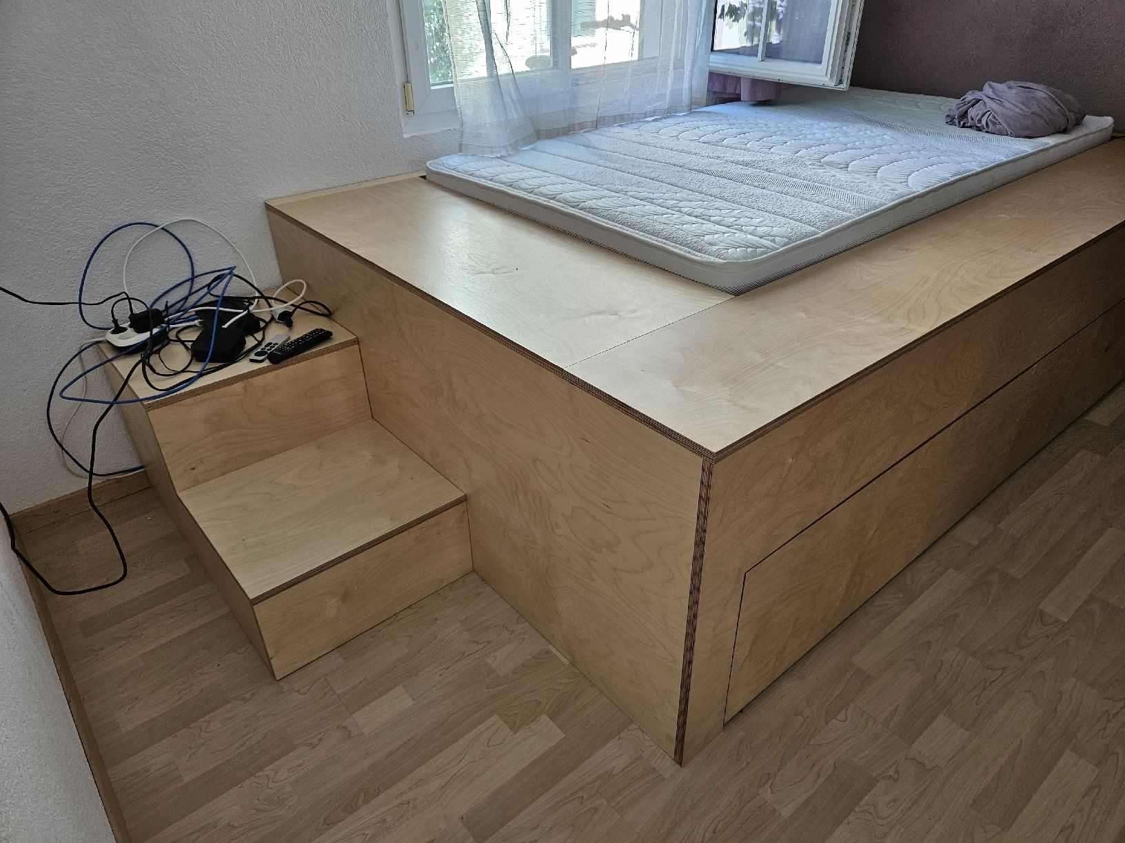 Letti: grosses Studio-Bett mit viel Stauraum – Usato da Oberhasli venduto da Crush0 2
