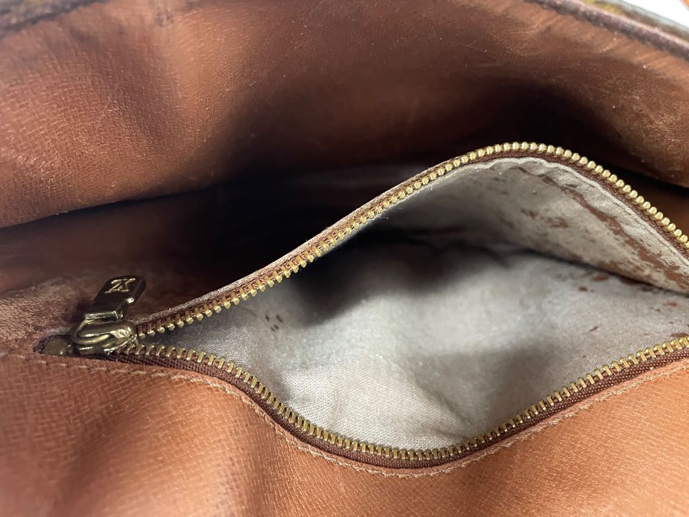 LOUIS VUITTON petit sac en cuir 6