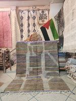 Tapis marocain tissé à la main par des artisans berbères