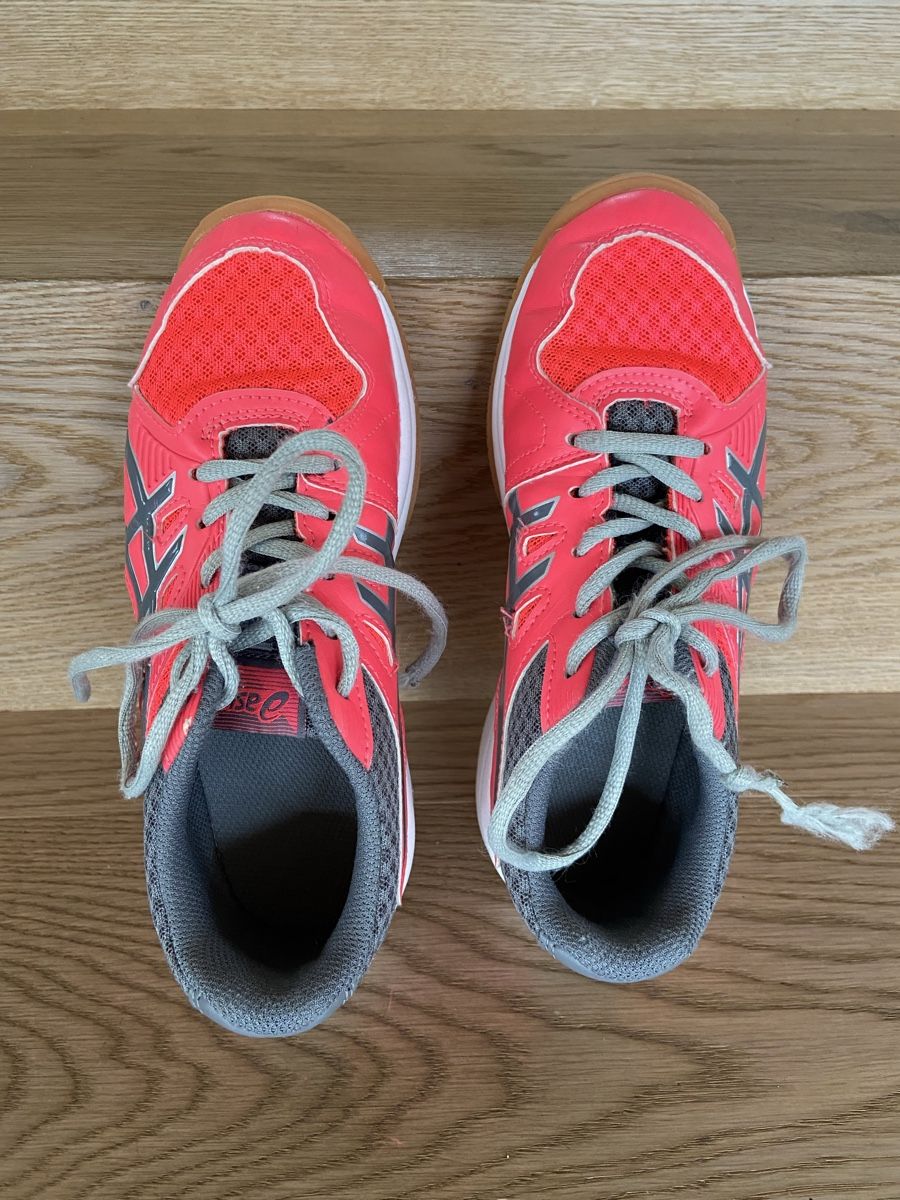 Asics Scarpe per ragazzi: Schuhe asics Gr. 33.5 – Usato da Lützelflüh-Goldb venduto da N.H. 6