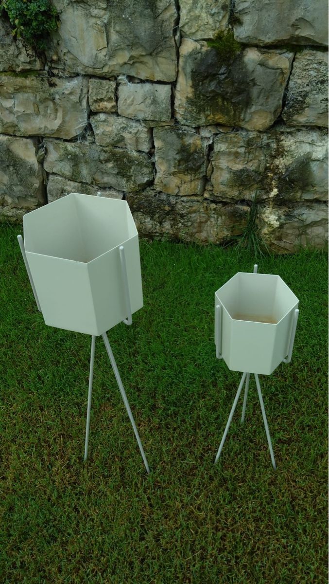 Ferm living Vasi per fiori: Ferm Living Hexagonal Pot inkl Plant Stand – Usato da Zürich venduto da k4zh 2