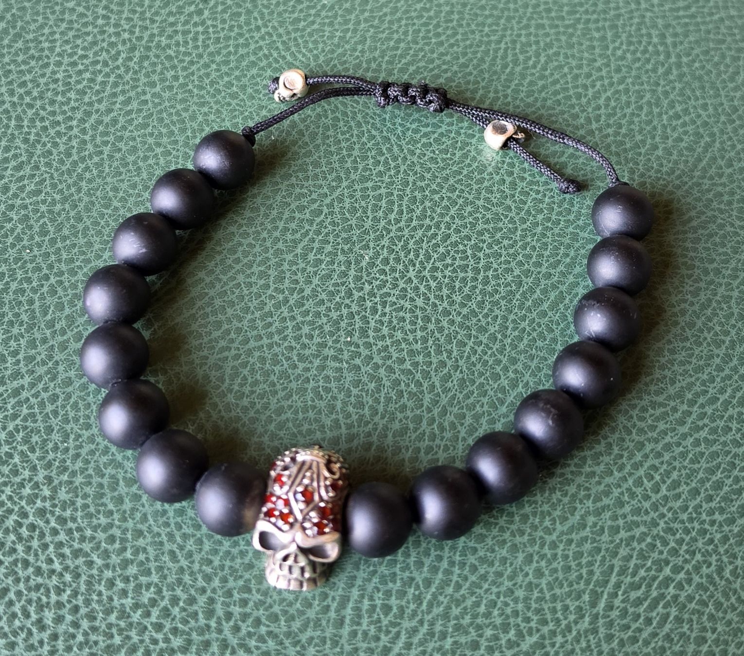 Bracciali & Braccialetti: Bracelet mit skull und Rubinen – Nuovo (secondo la descrizione) da Weggis venduto da Jeaval