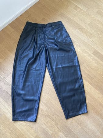 Hosen Kunstleder schwarz Grösse 42 neu mit Etikett
