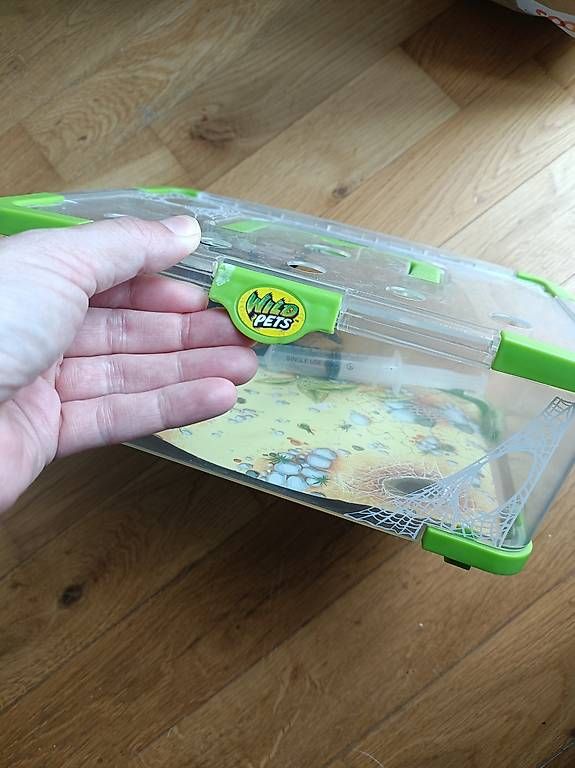 Jouets: Versuchslabor Mit Gummitier und Hülle  – D'occasion à Mönchaltorf par vernise25 1