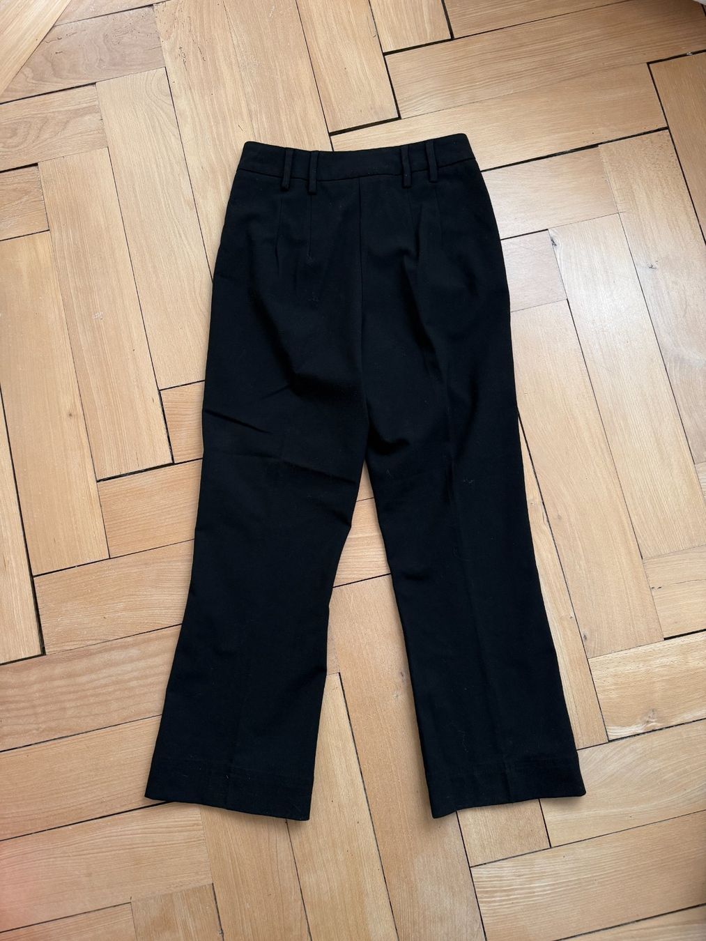 Bershka Pantaloni: BERSHKA - Hose schwarz fliessend 38 – Usato da Zürich venduto da Diazaio 2