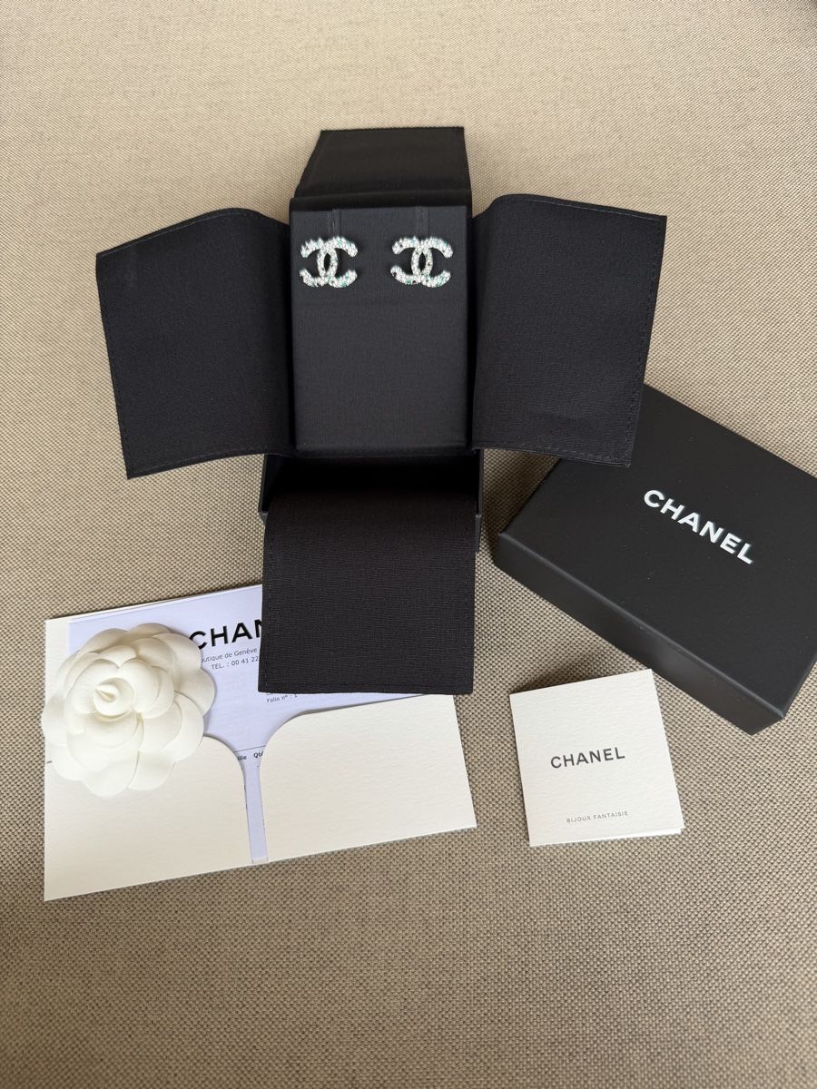 Chanel Orecchini pendenti & Orecchini a lobo: Chanel earrings New – Nuovo e nell'imballaggio originale da Fully venduto da Fashion_Mania 4