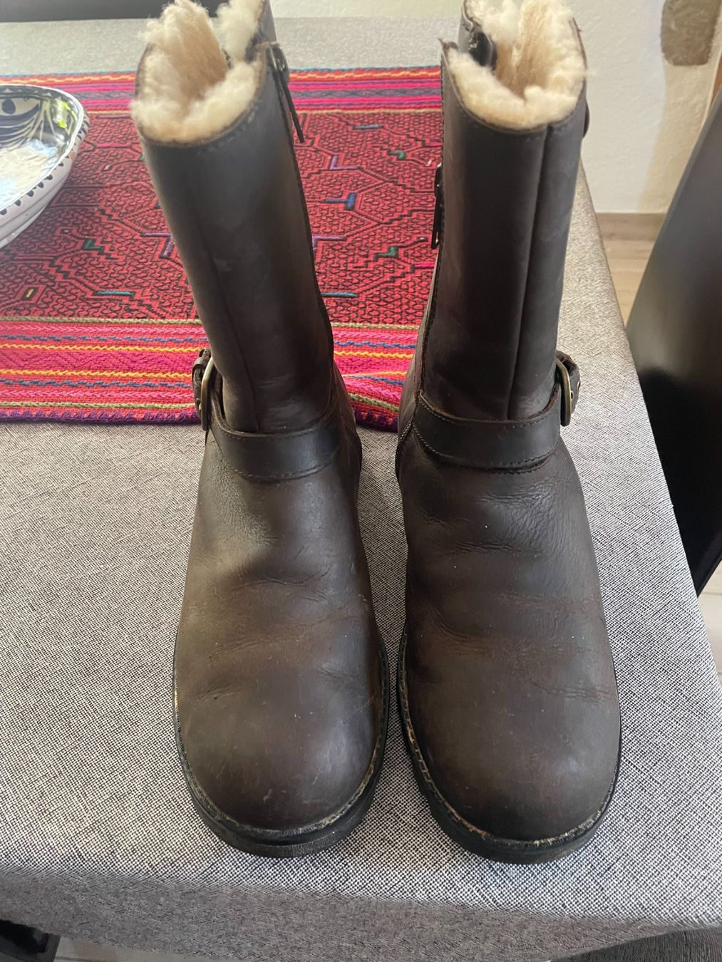Ugg Scarpe da donna: UGG Leather Winter Boots – Size 37 – Usato da Aire-la-Ville venduto da sa__8skk