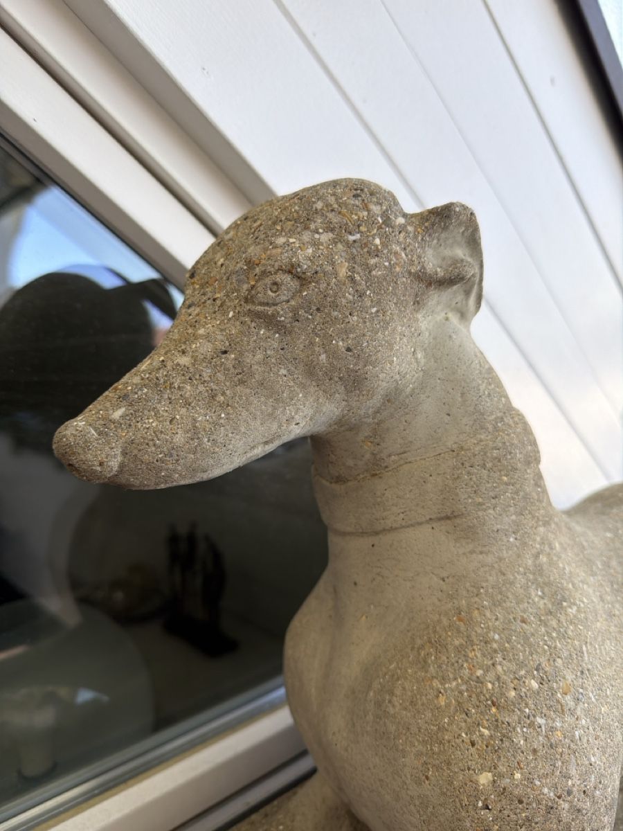 Sculture & Statue: Massive Deko-Windhunde aus Beton – Usato da Wettswil venduto da Onix2014 1