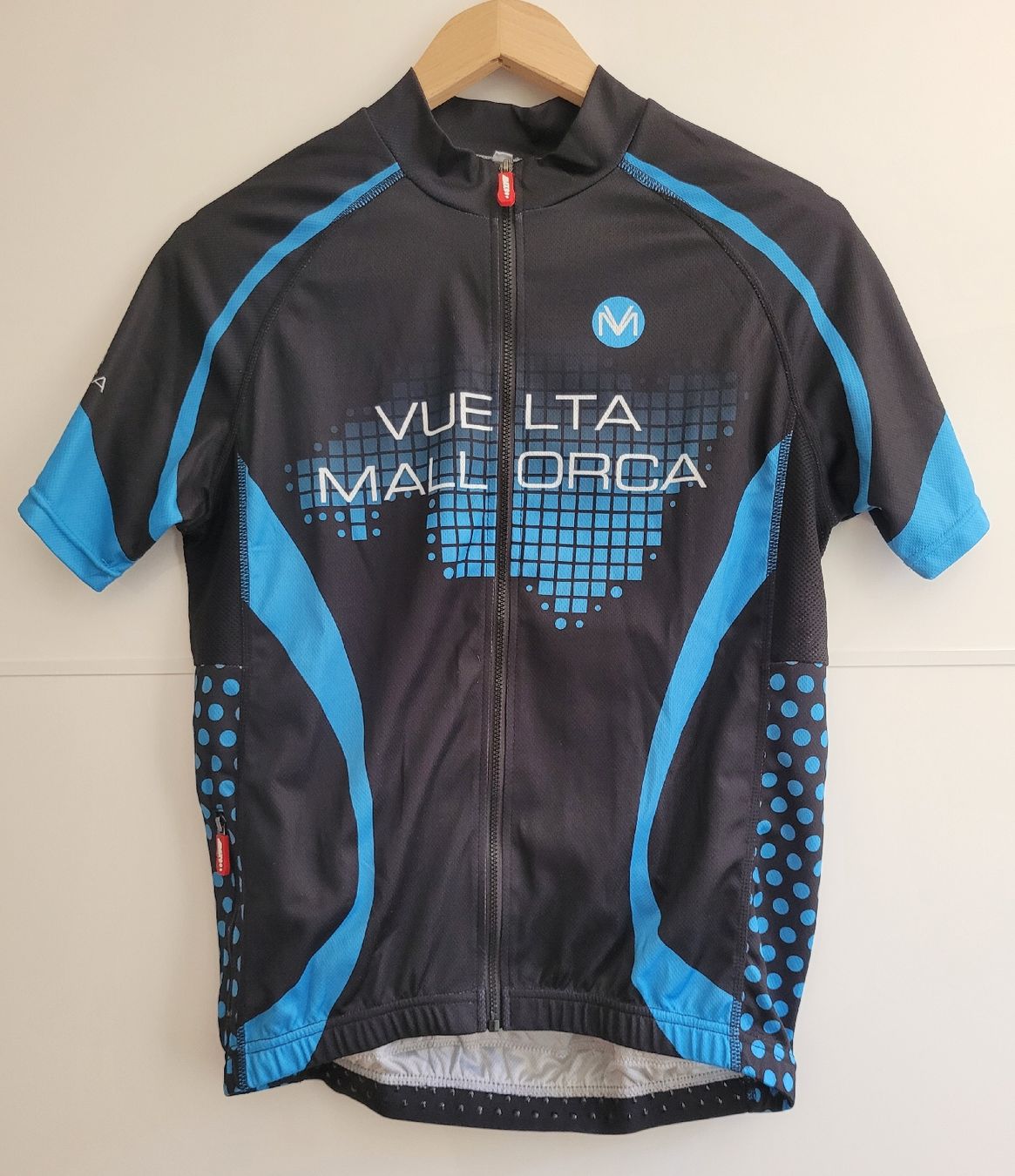 Canottiere & Pantaloni: Rad-Trikot "Vuelta Mallorca", Grösse M – Usato da Flims Waldhaus venduto da cil_6n8t