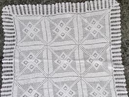 Tischdecke, Mitteldecke gehäkelt weiss