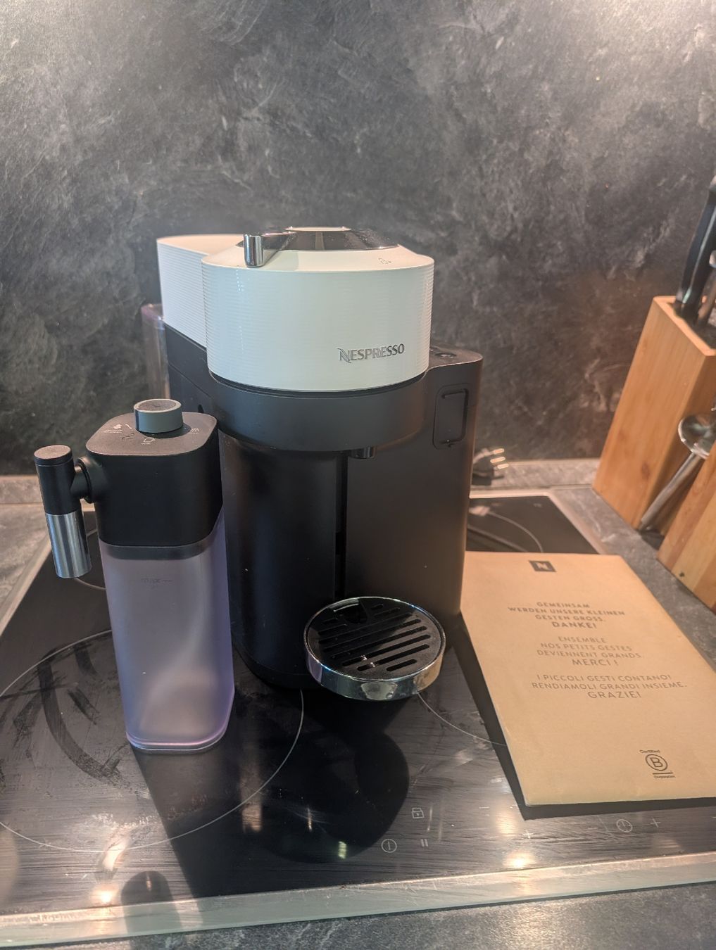 Nespresso Macchine per caffè & Macchine per espresso: Nespresso Vertuo Lattissima De Longhi – Usato da Zell ZH venduto da Kuroma 2