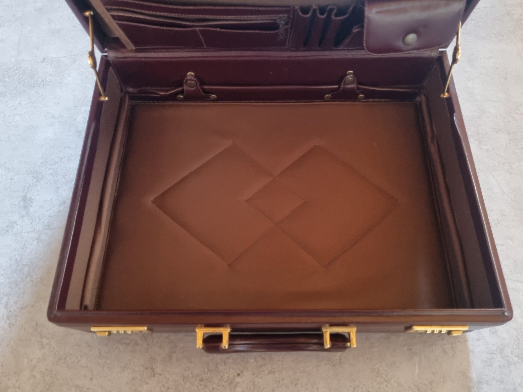 Valigie & Borse: Mallette porte-documents en cuir rouge – Usato da Savièse venduto da Laguinee 6