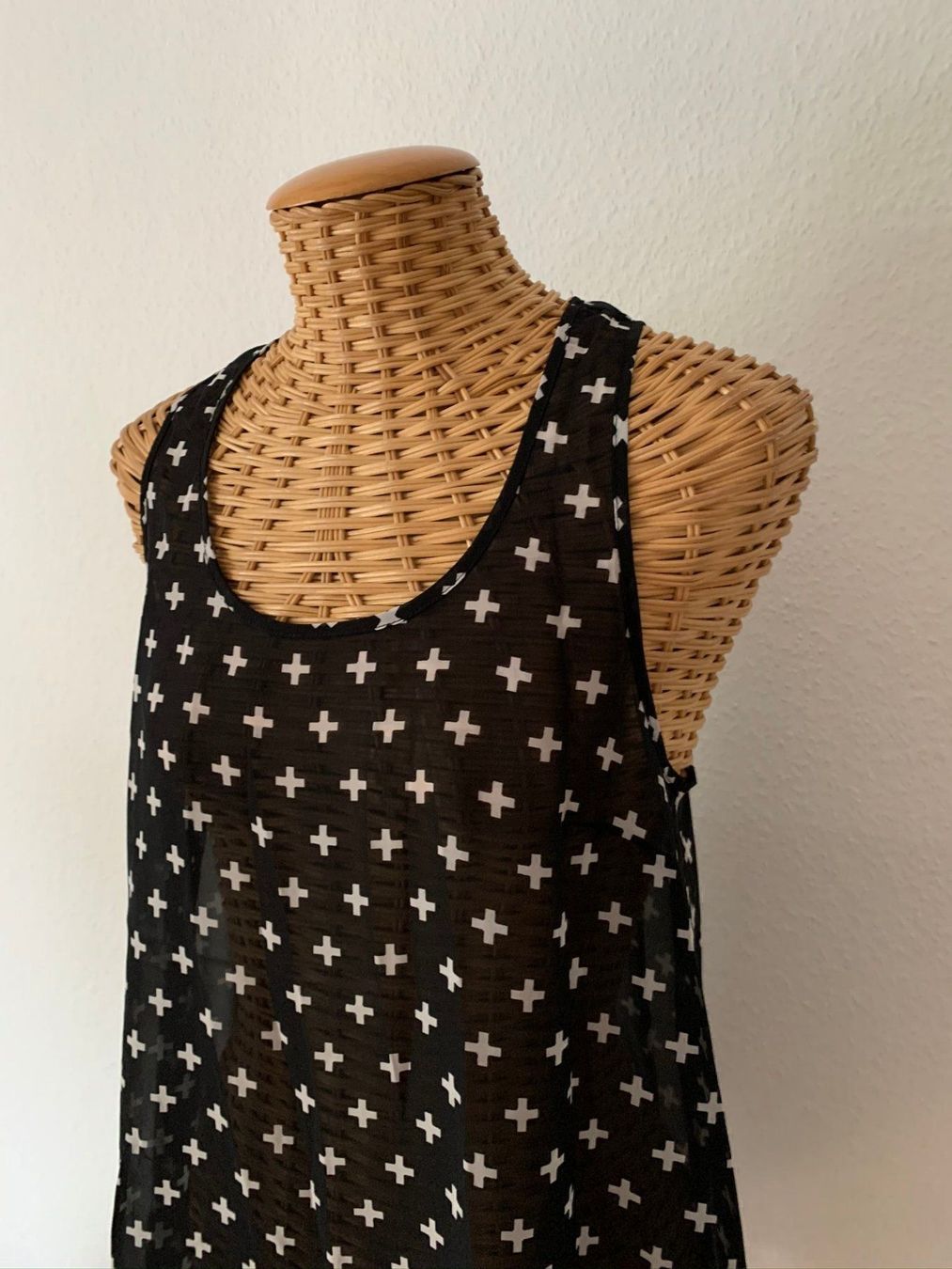 Top: Chiffon Top schwarz mit Kreuzen - M – Usato da Zürich venduto da Diazaio 1