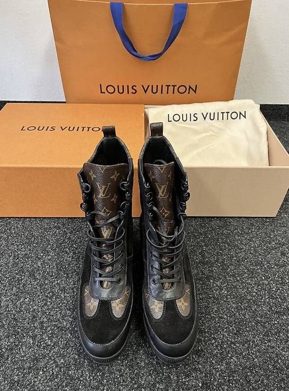 Louis Vuitton Scarpe da donna: Louis Vuitton Schuhe Laureate Desertboot Grösse 41 – Usato da Baar venduto da Fashionvibes 1